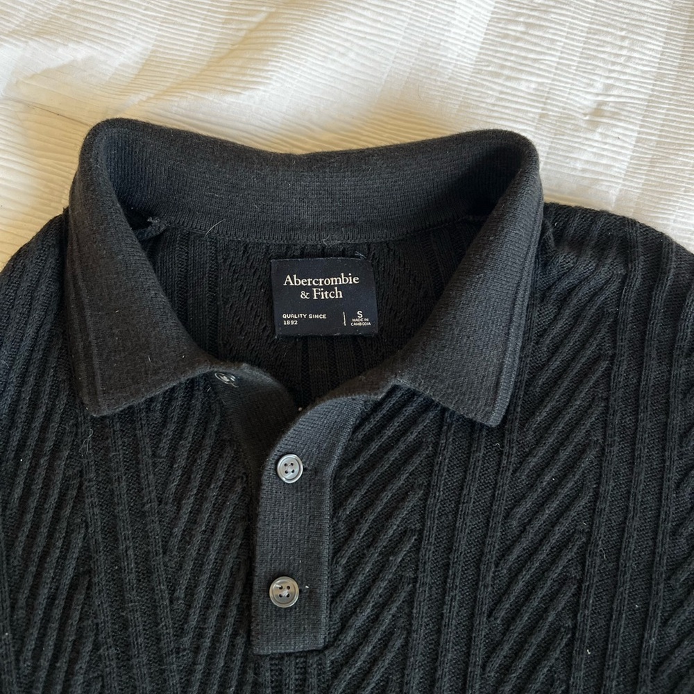 Abercrombie Men's Black Polo Sweater - Picture 2 of 3